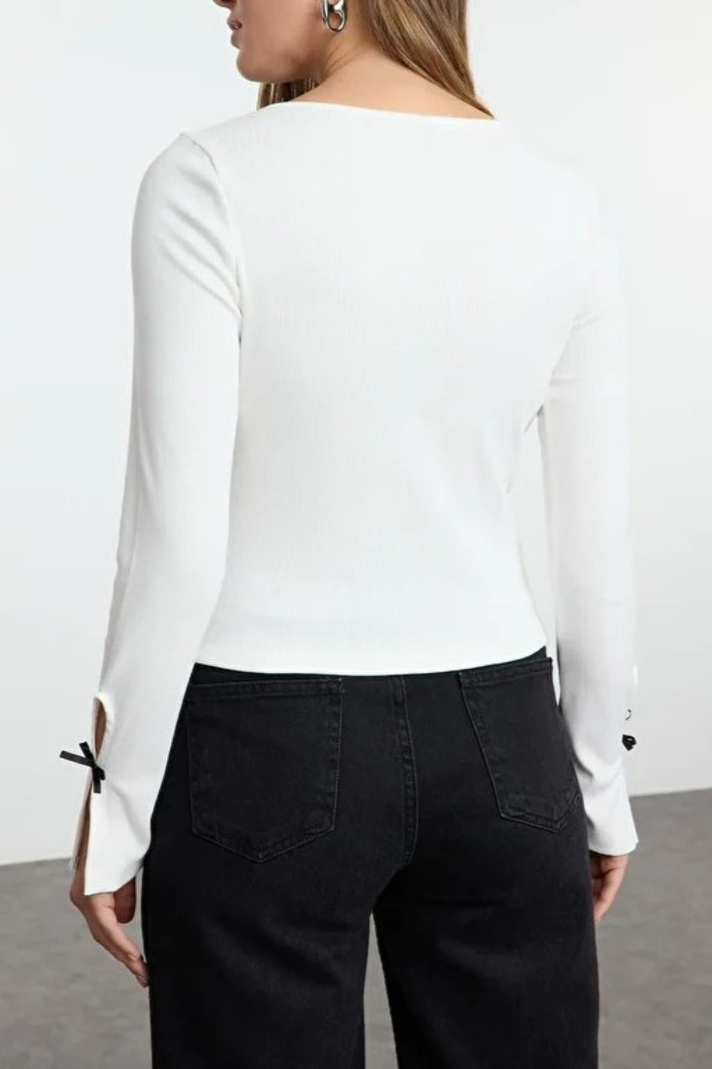 Crew Neck Knit Blouse with Bow and Cut Out Detailed