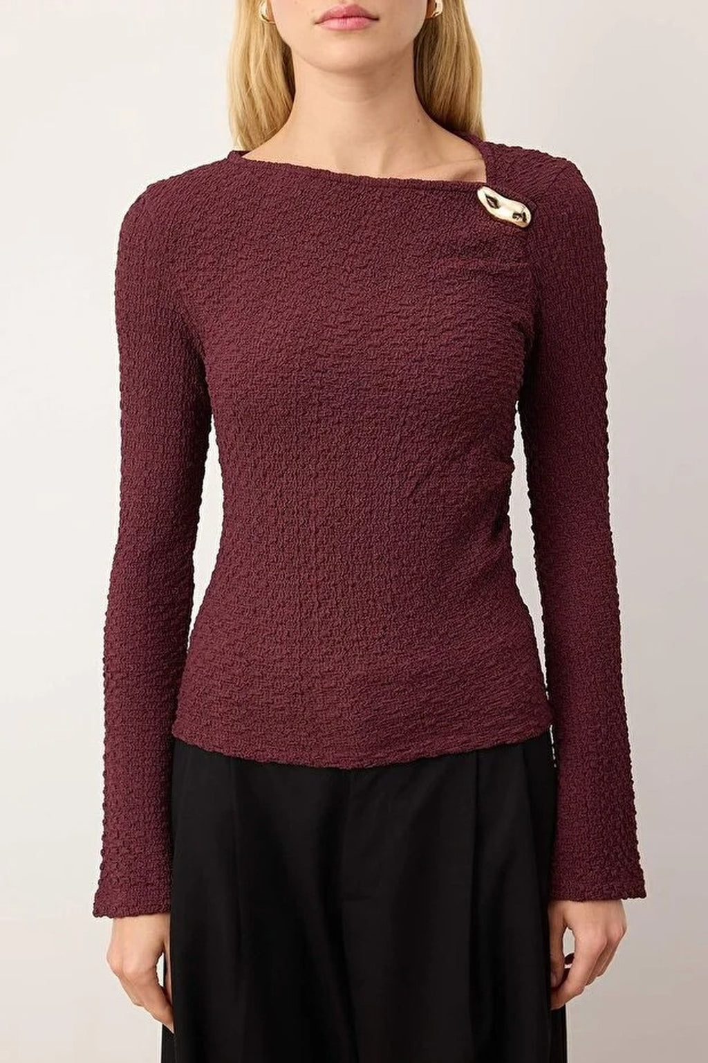 Textured Long Sleeve Knit Blouse with Accessory Detail