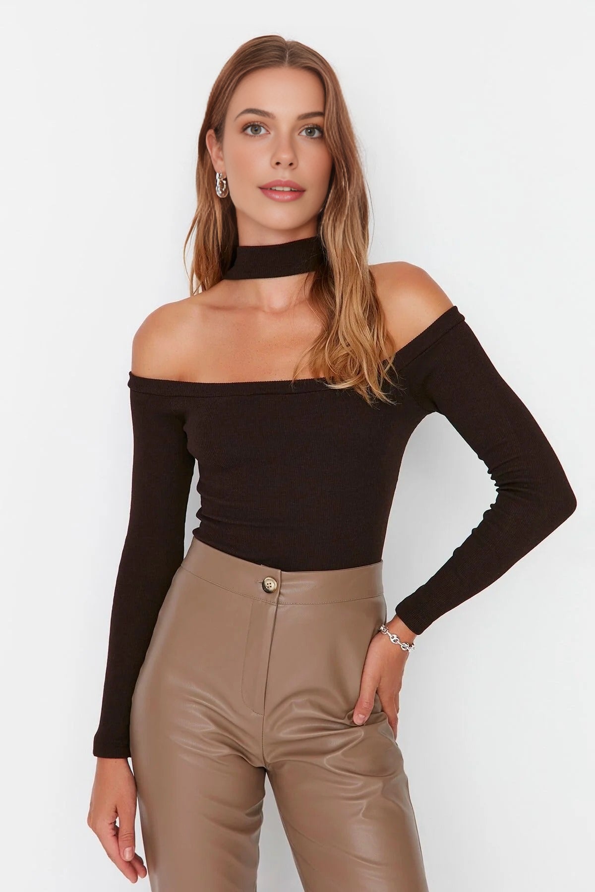 Choker Detailed Fitted Crop Ribbed Knit Blouse