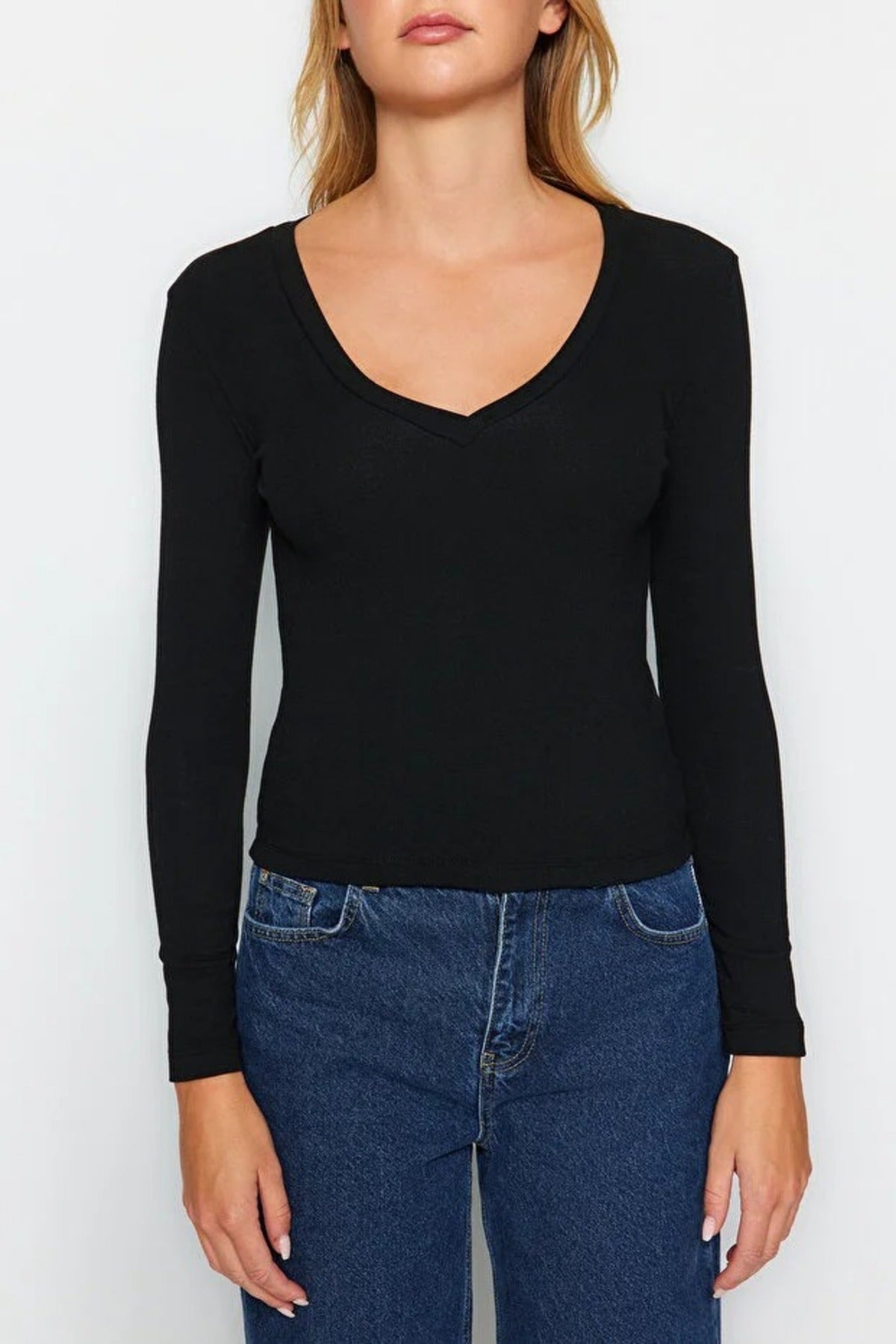 V-Neck Fitted Knit Blouse