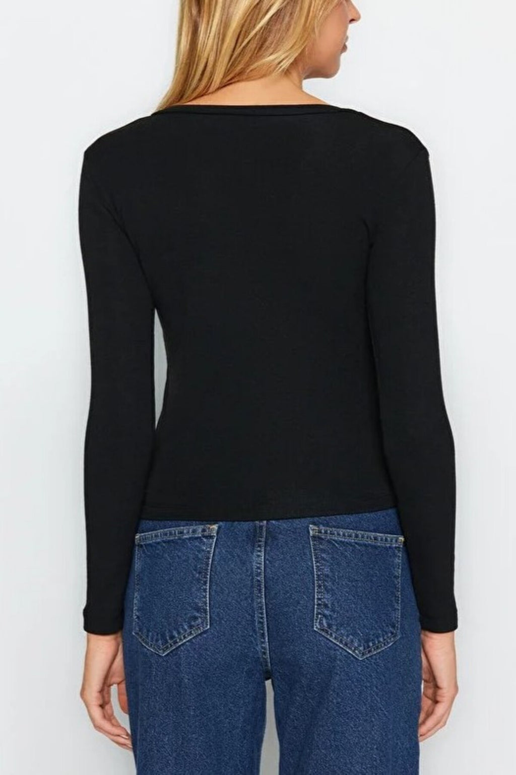 V-Neck Fitted Knit Blouse