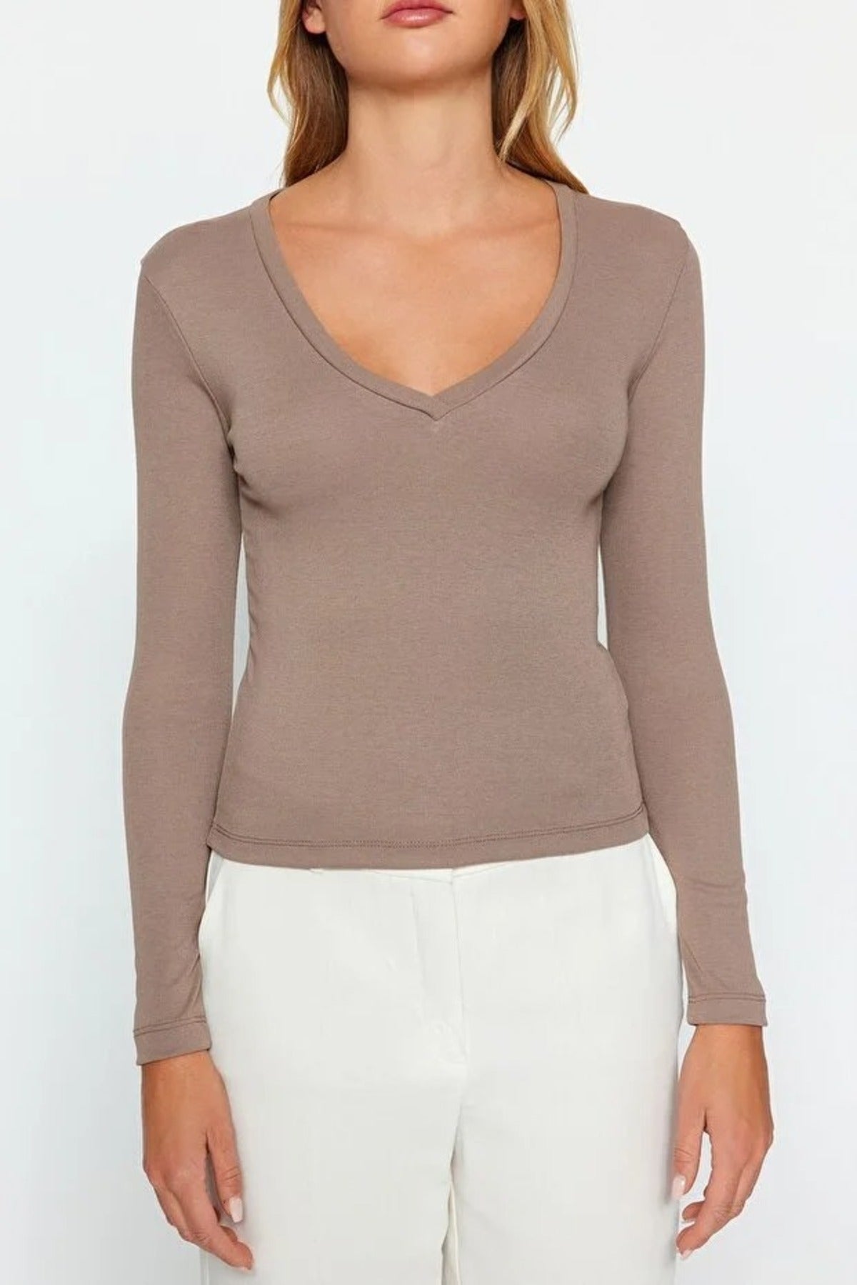 V-Neck Fitted Knit Blouse