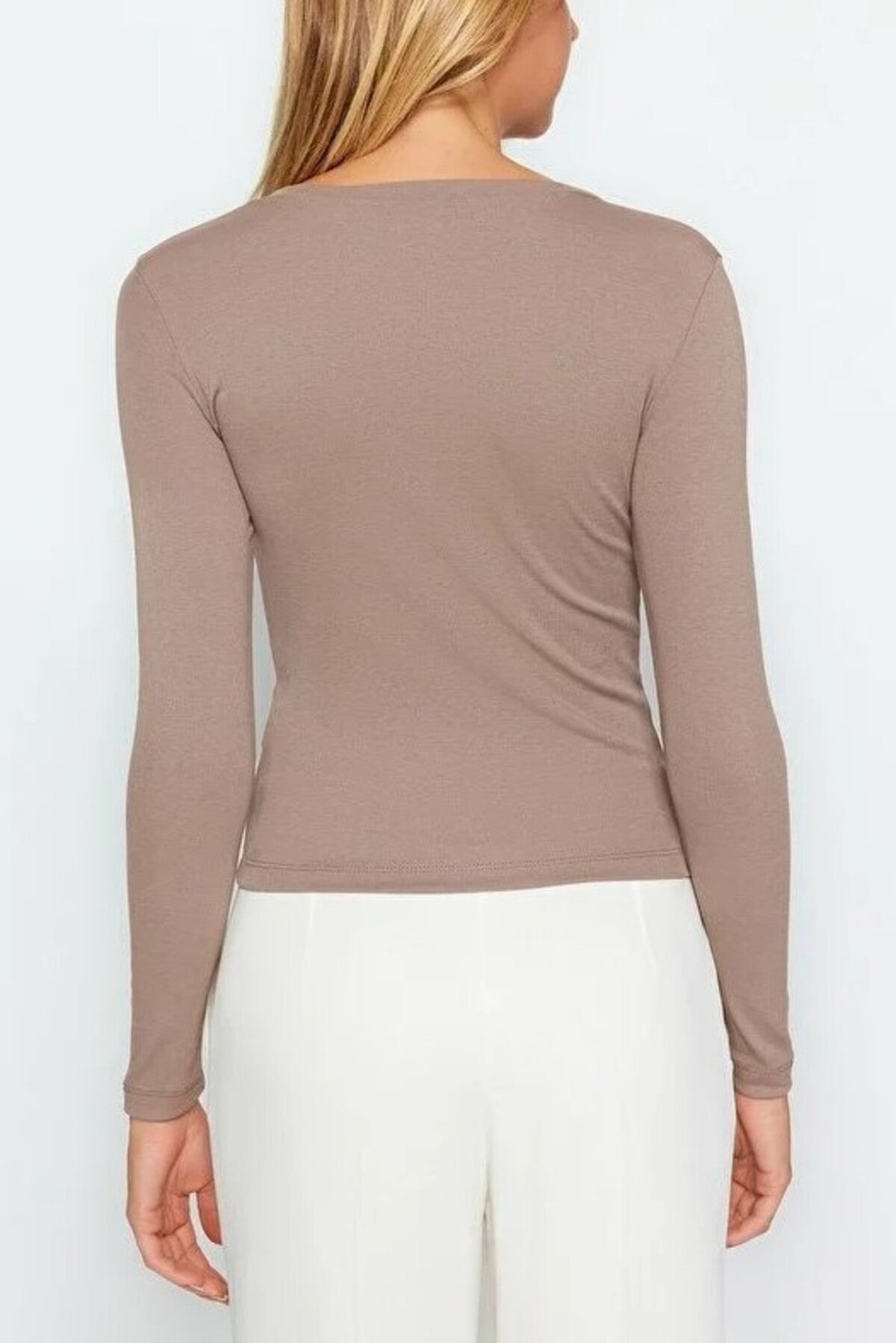 V-Neck Fitted Knit Blouse