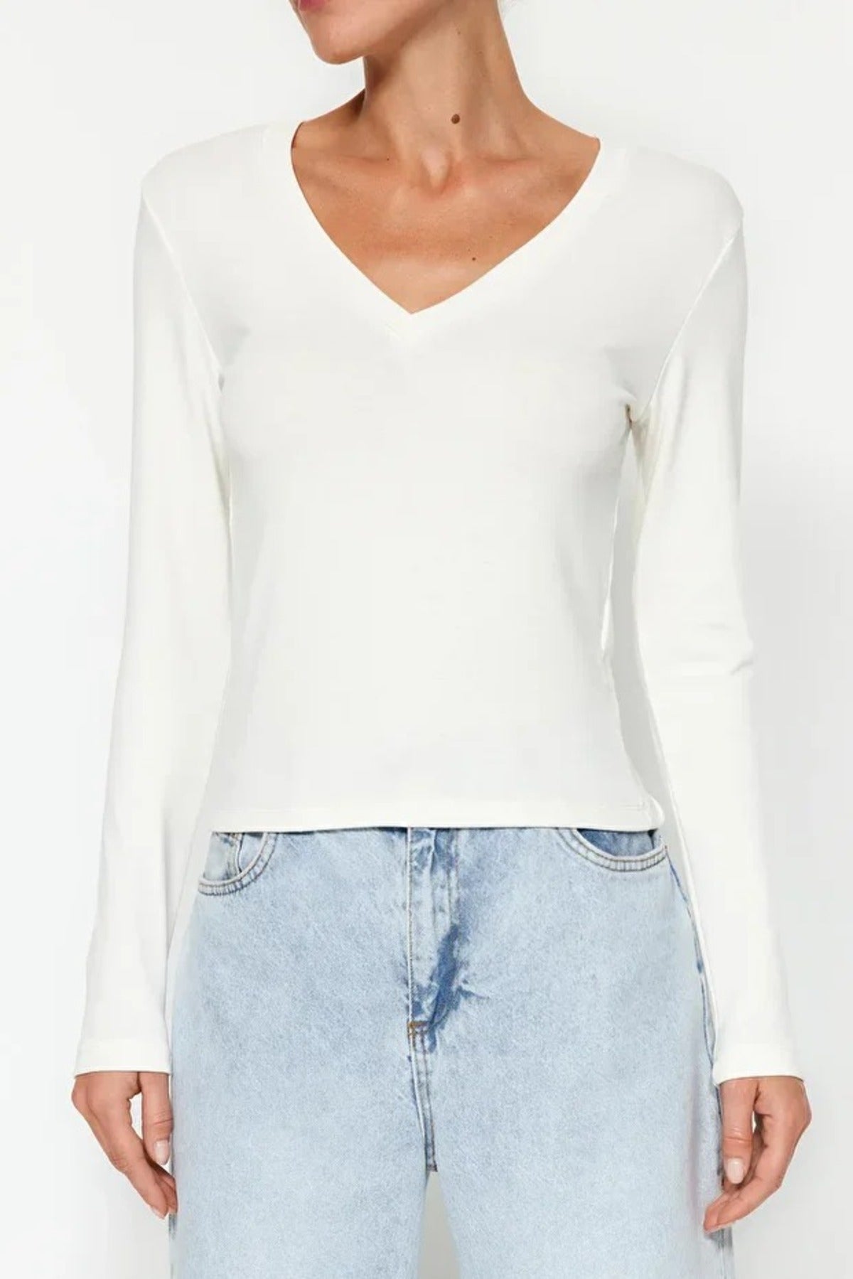 V-Neck Fitted Knit Blouse