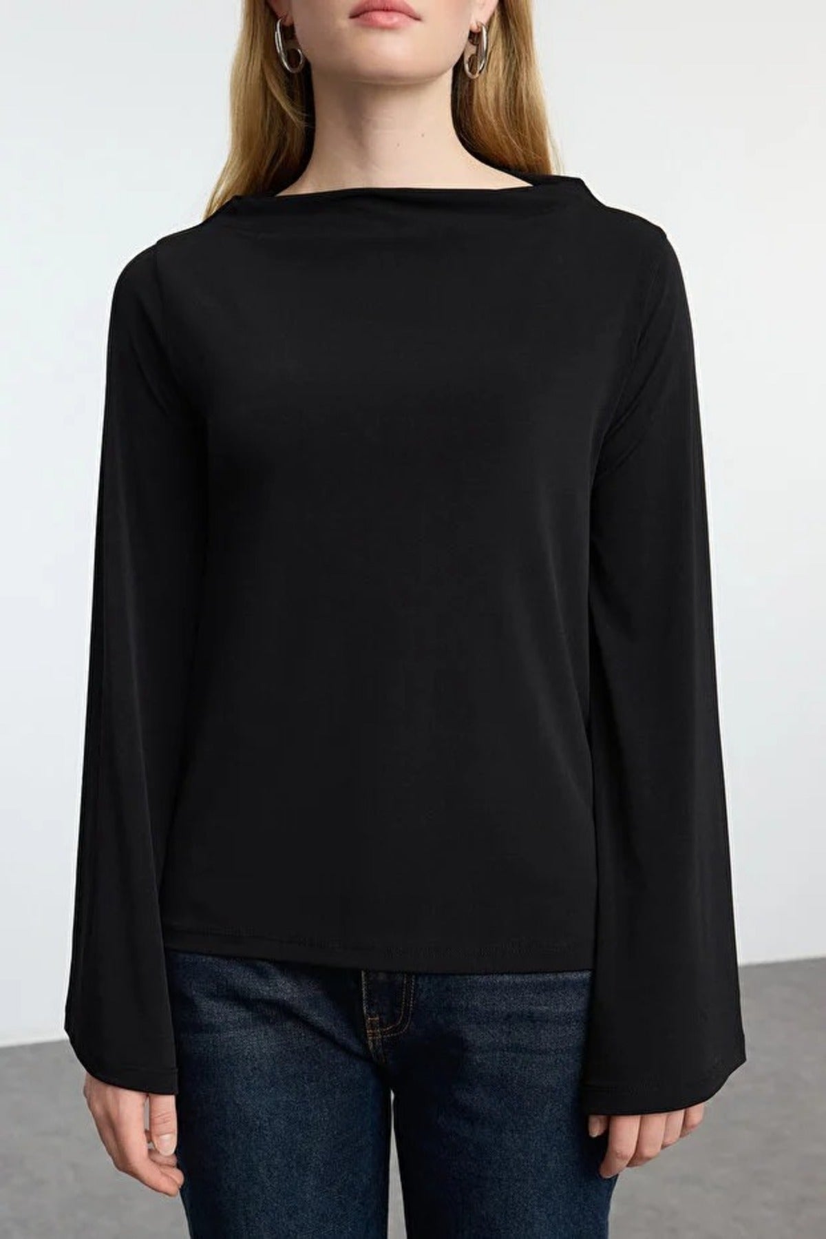 Relaxed Spanish Sleeve Flexible Knit Blouse