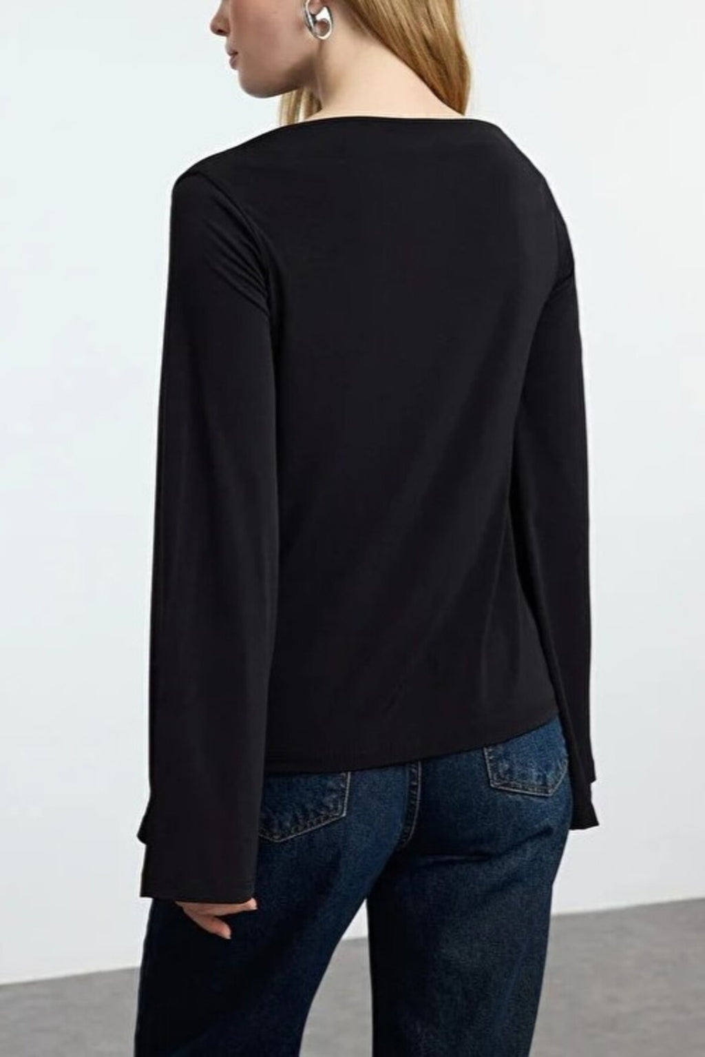 Relaxed Spanish Sleeve Flexible Knit Blouse