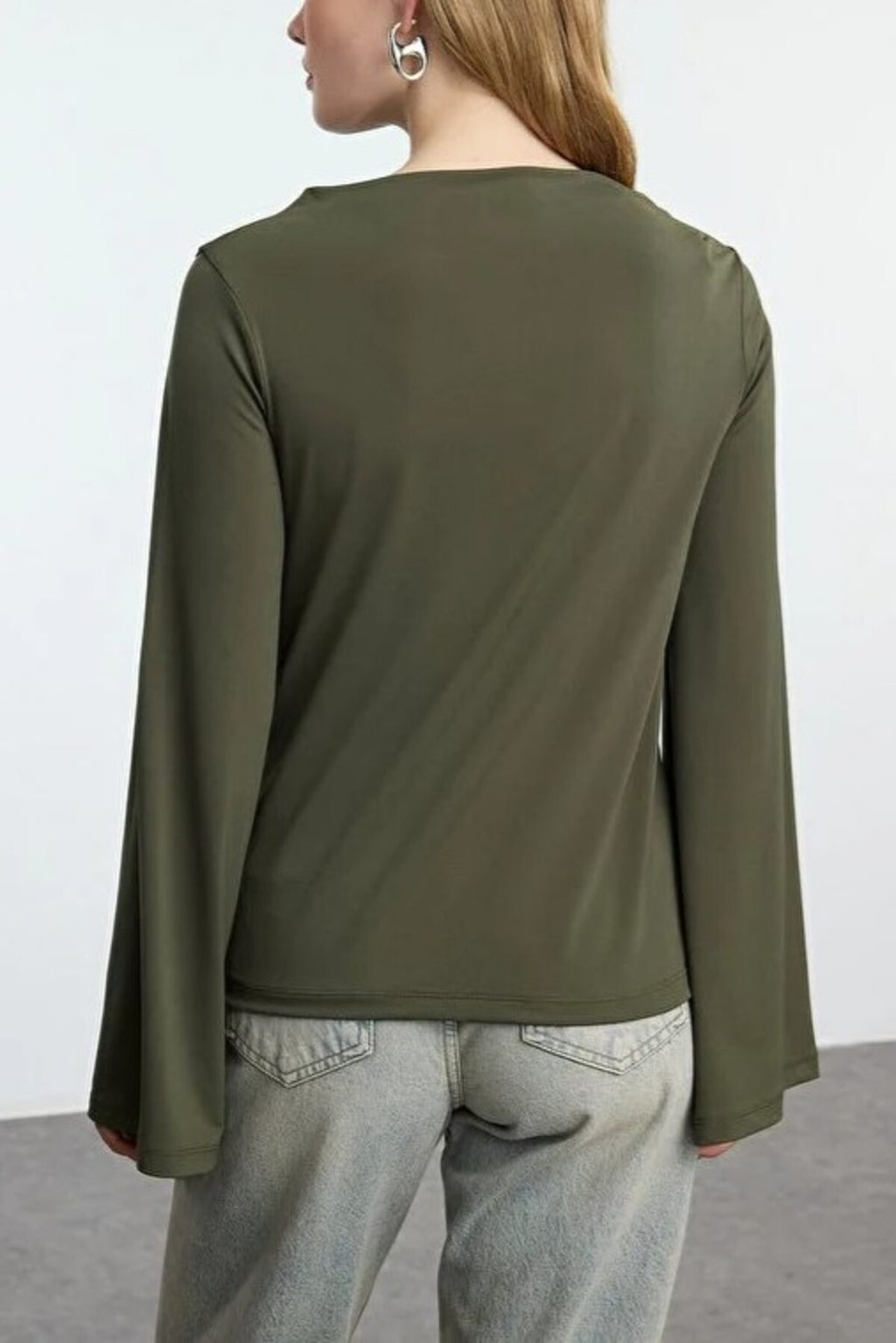 Relaxed Spanish Sleeve Flexible Knit Blouse