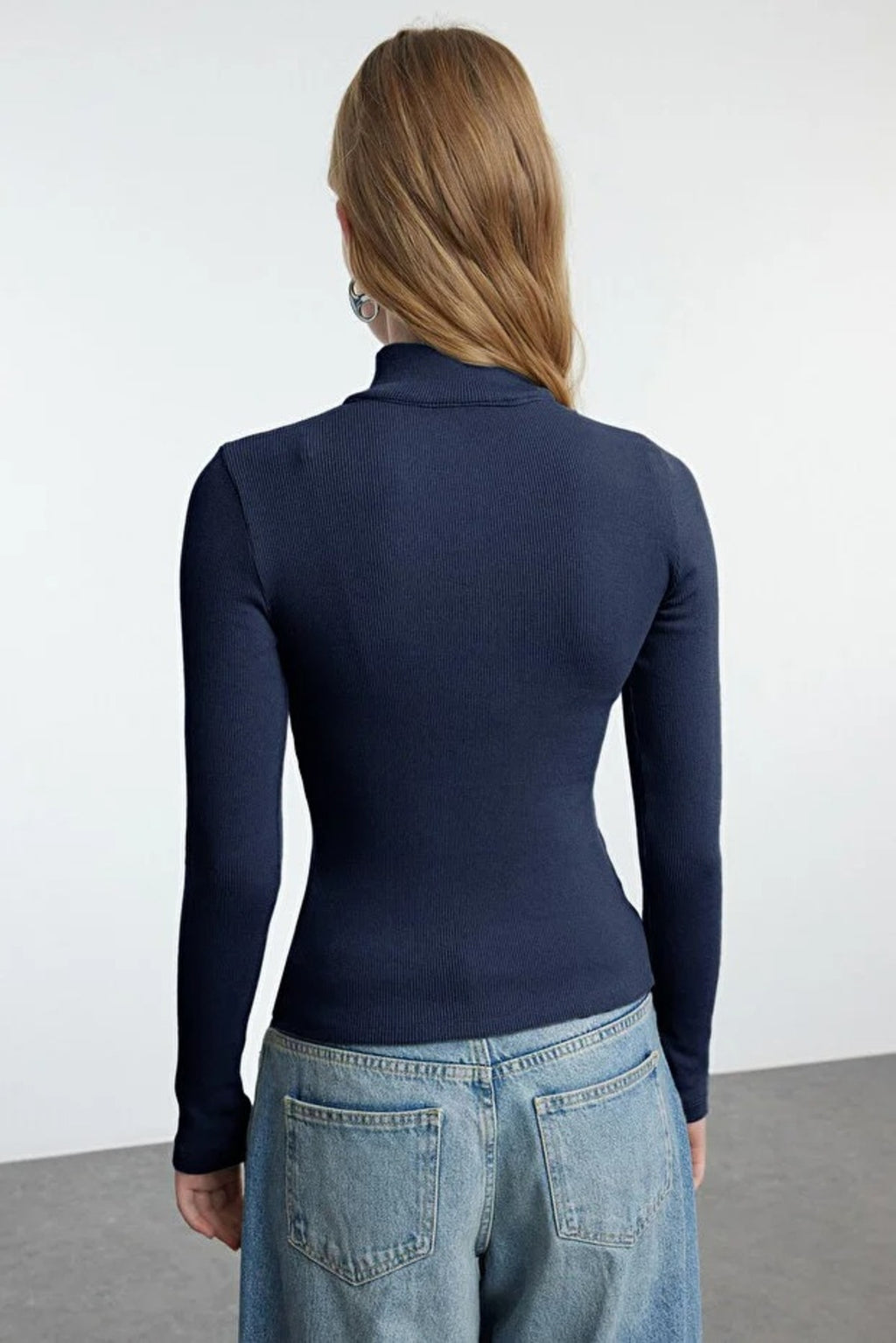 Fitted Zippered Collar Knit Blouse