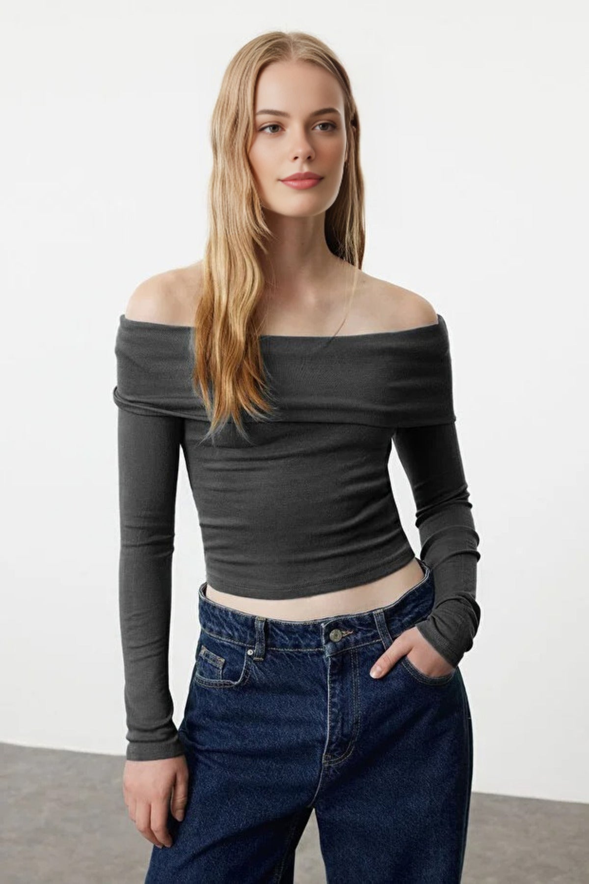 Carmen Collar Crop Knit Blouse