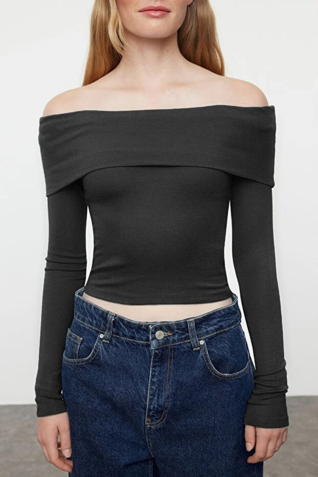 Carmen Collar Crop Knit Blouse