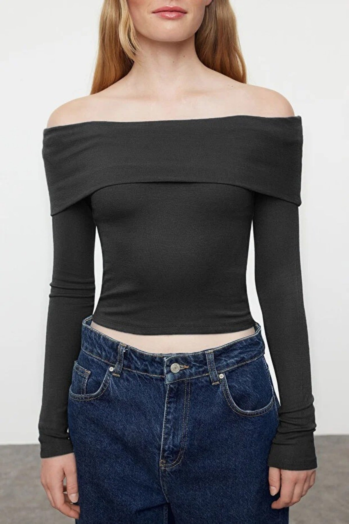 Carmen Collar Crop Knit Blouse