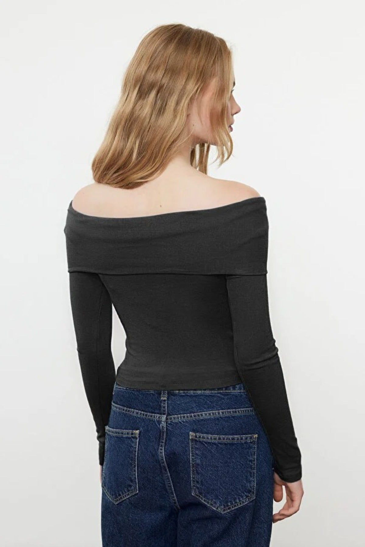 Carmen Collar Crop Knit Blouse