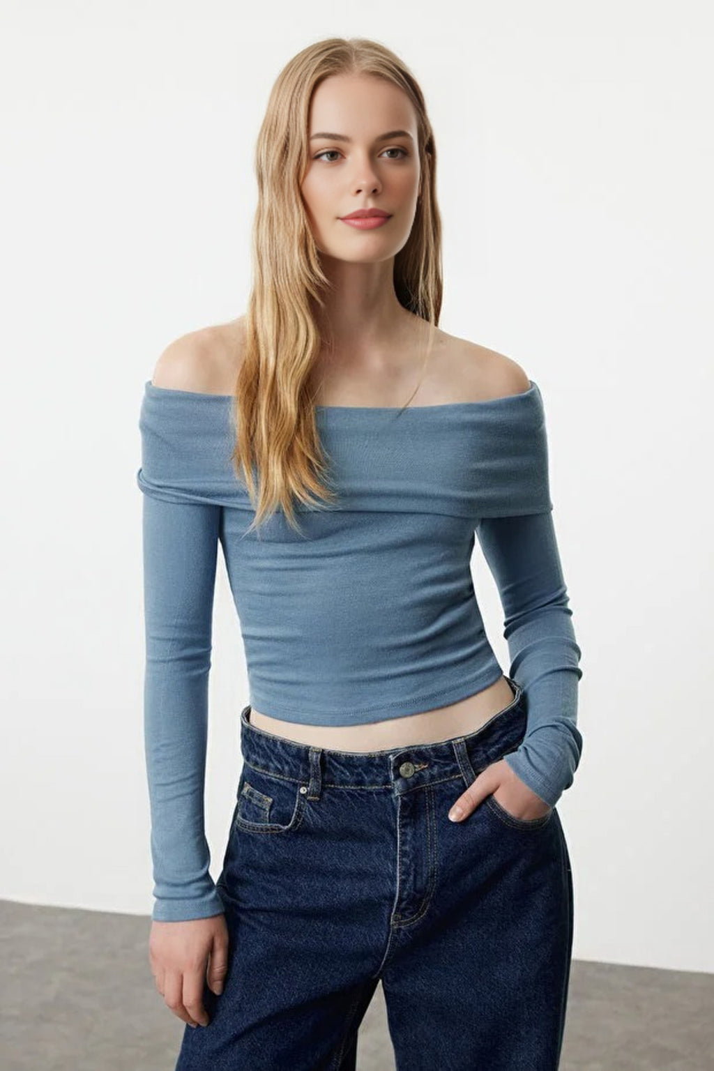 Carmen Collar Crop Knit Blouse