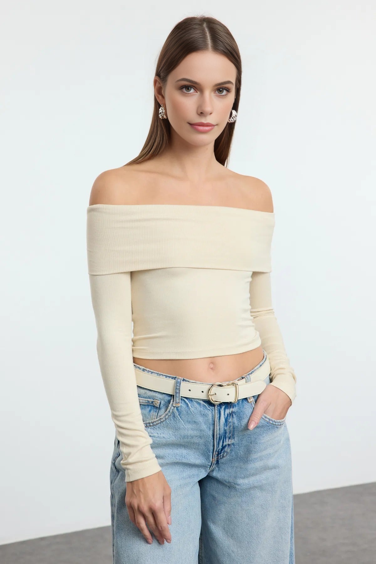 Carmen Collar Crop Knit Blouse