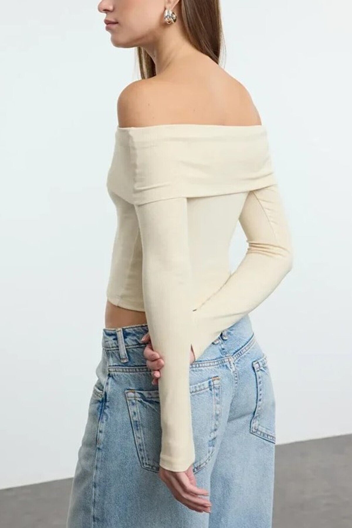 Carmen Collar Crop Knit Blouse