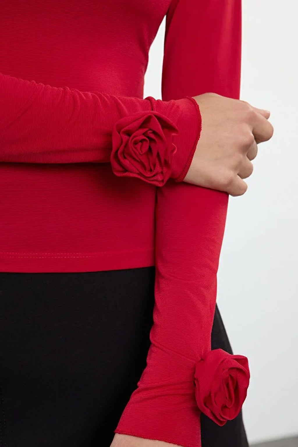 Long Sleeve Flexible Knit Blouse with Rose Detail