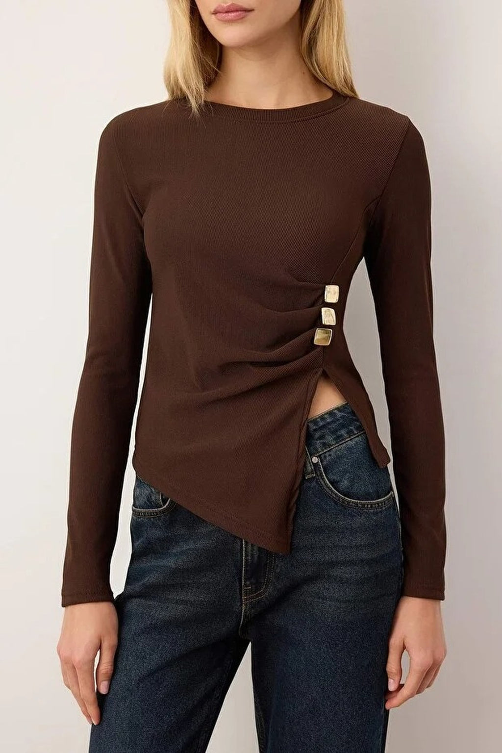 Flexible Knit Blouse with Accessory Detail