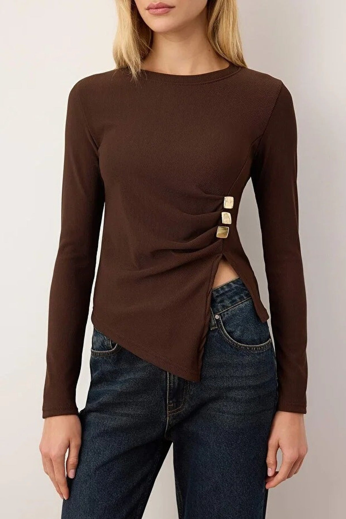 Flexible Knit Blouse with Accessory Detail