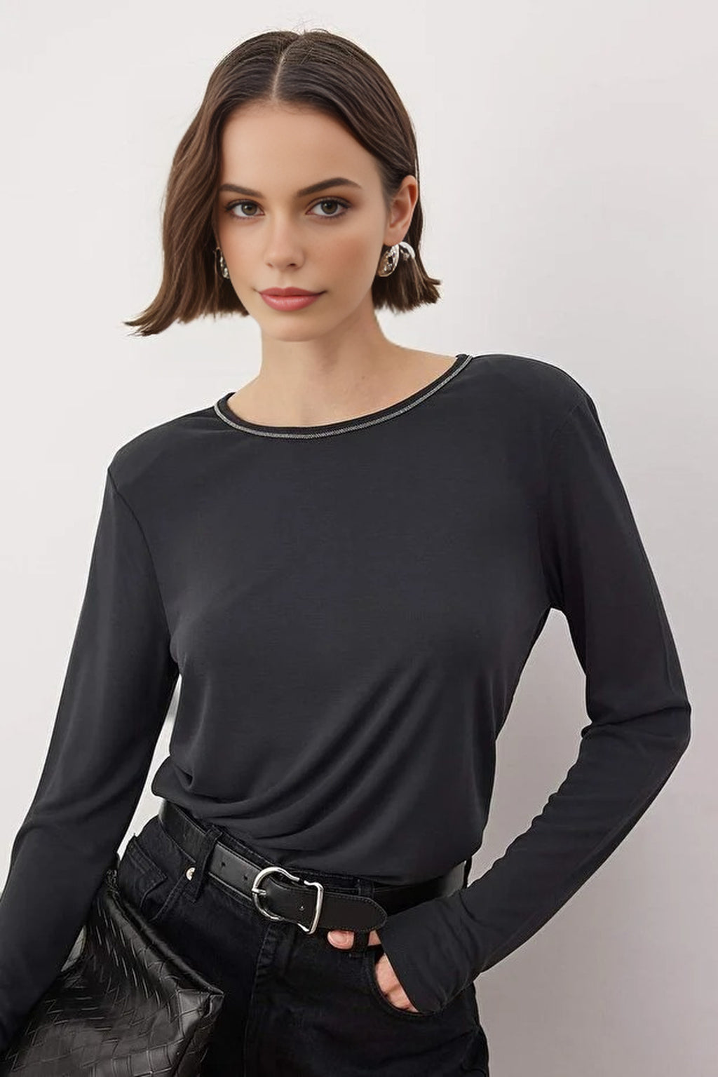Crew Neck Knit Blouse with Stone Collar