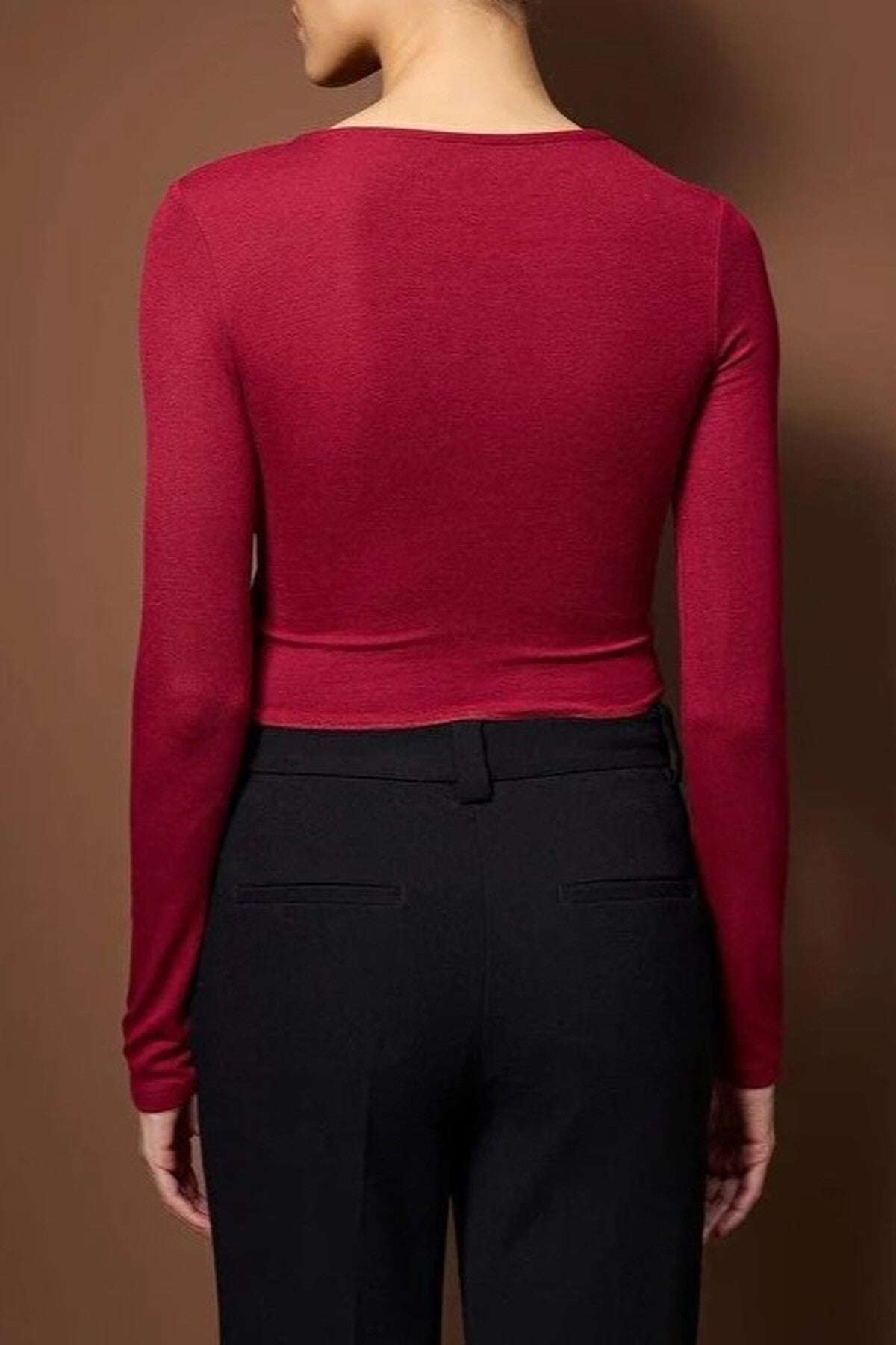 Asymmetrical Fitted Knit Blouse with Accessory Detail