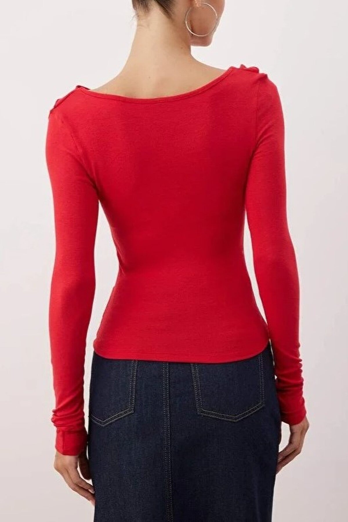 Ruffle Fitted Knit Blouse