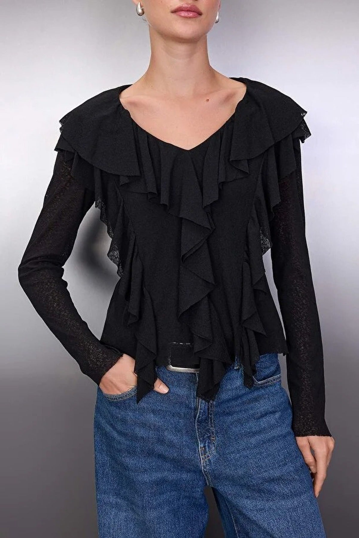 Flounced Ruffle V-Neck Regular Knit Blouse