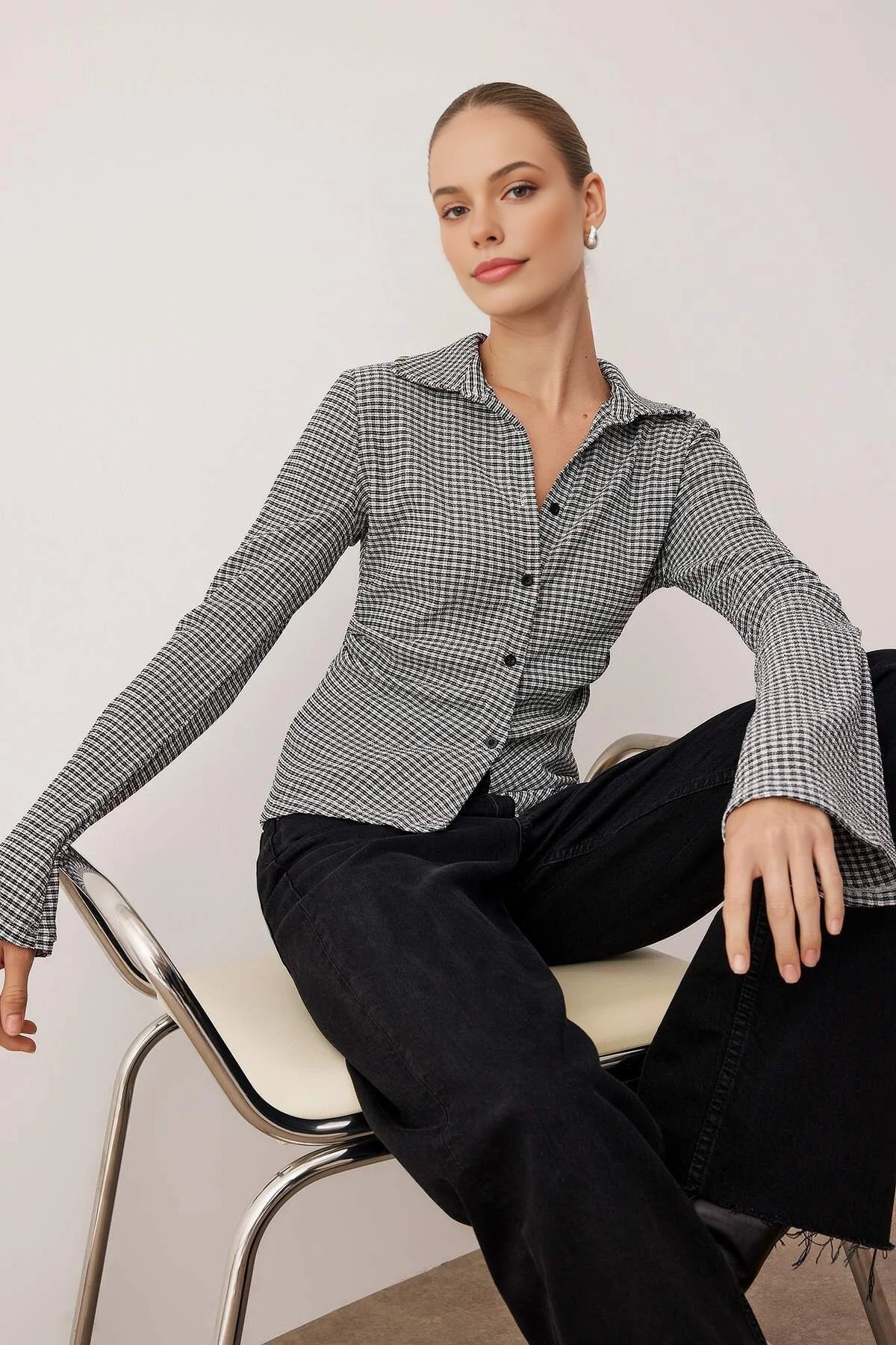 Fitted Shirt Collar Flexible Knit Blouse