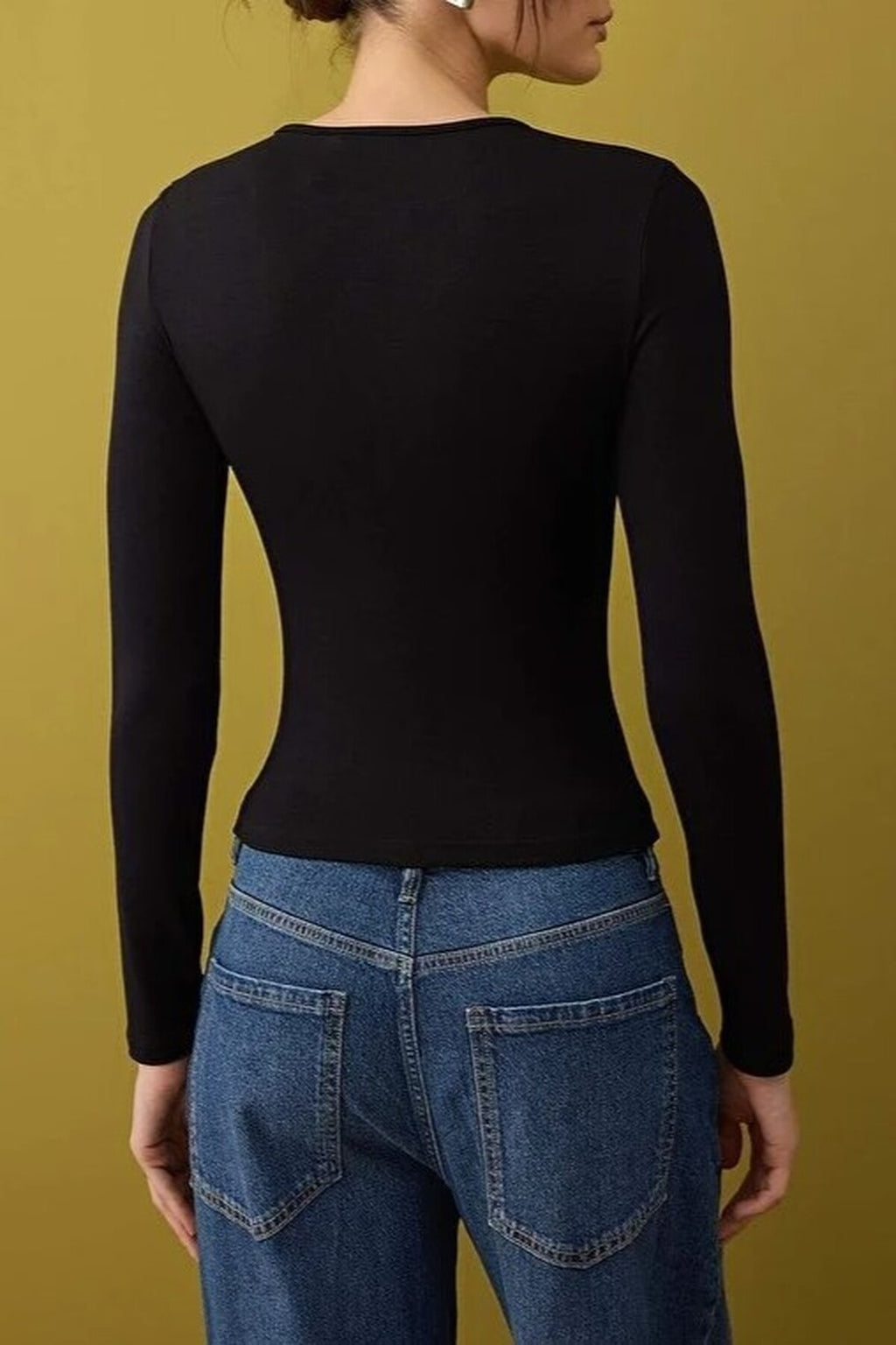 Crew Neck Buttoned Knitted Blouse