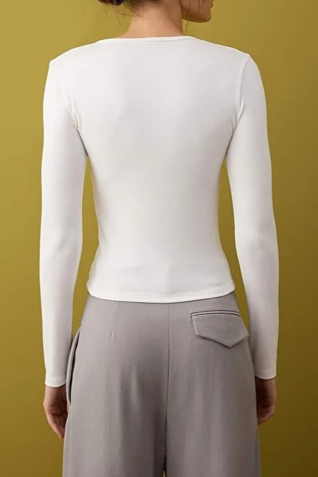 Crew Neck Buttoned Knitted Blouse