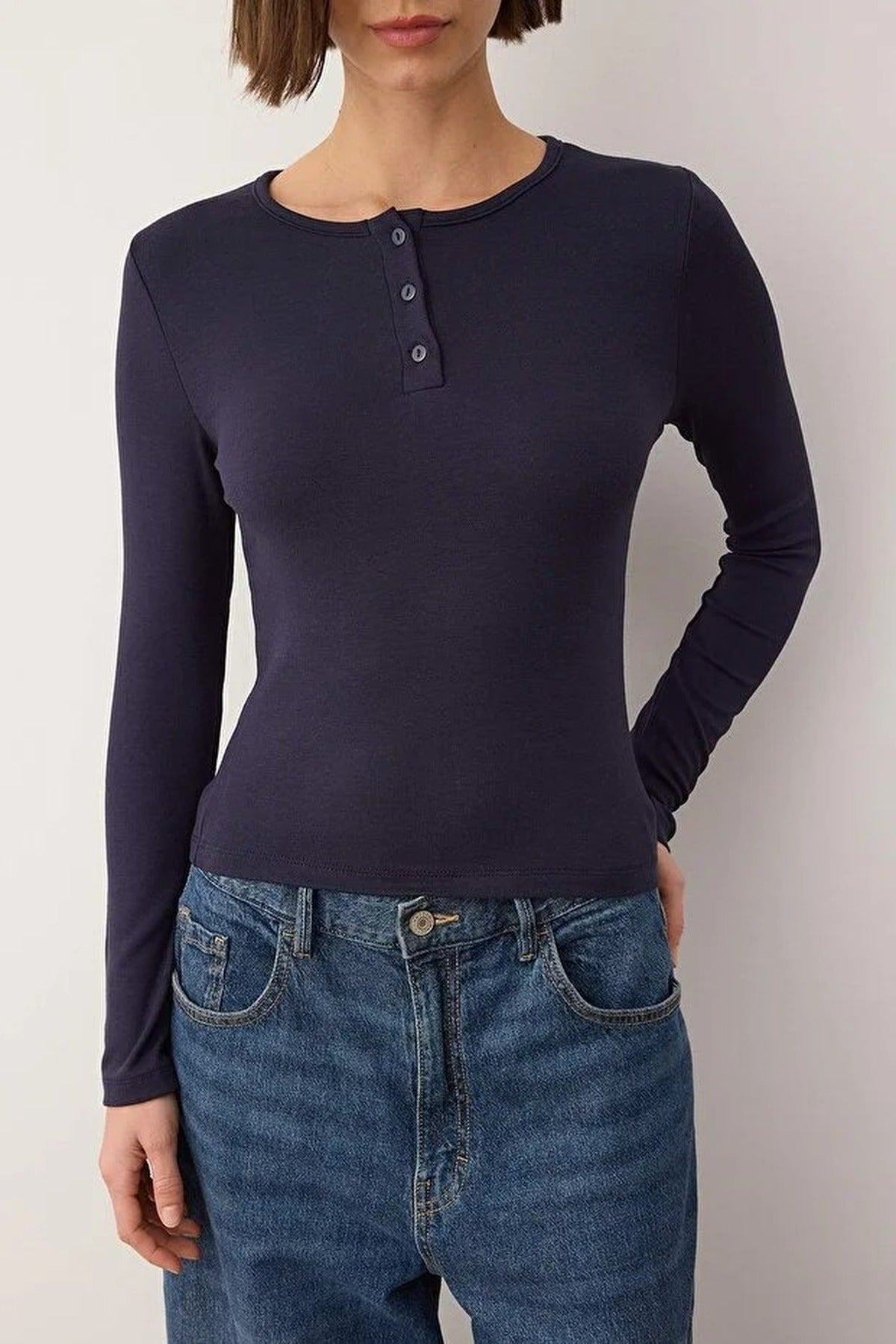 Crew Neck Buttoned Knitted Blouse