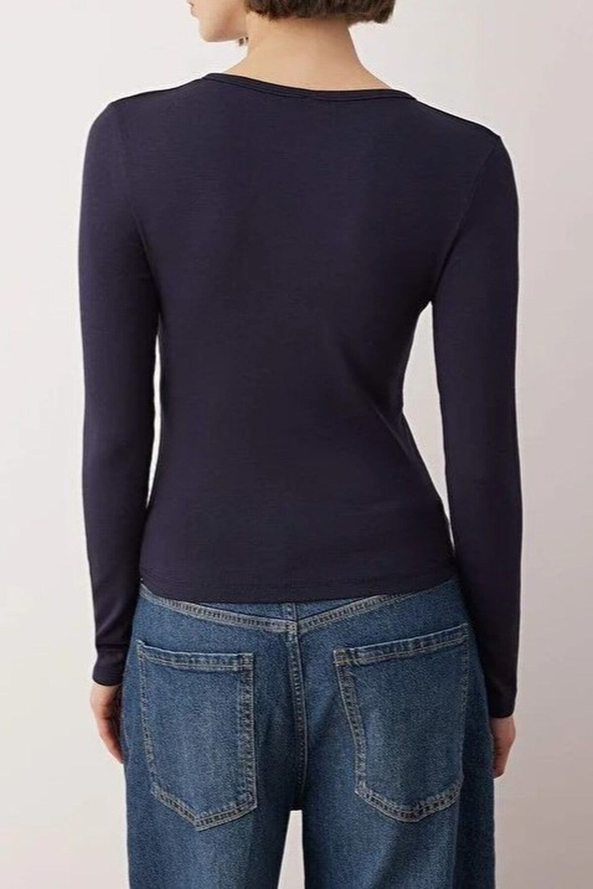 Crew Neck Buttoned Knitted Blouse