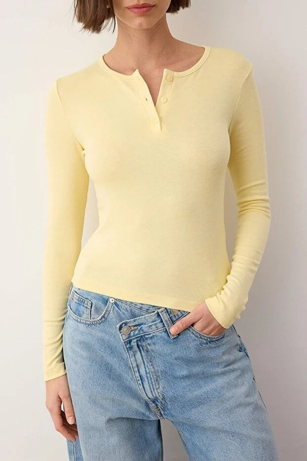 Crew Neck Buttoned Knitted Blouse