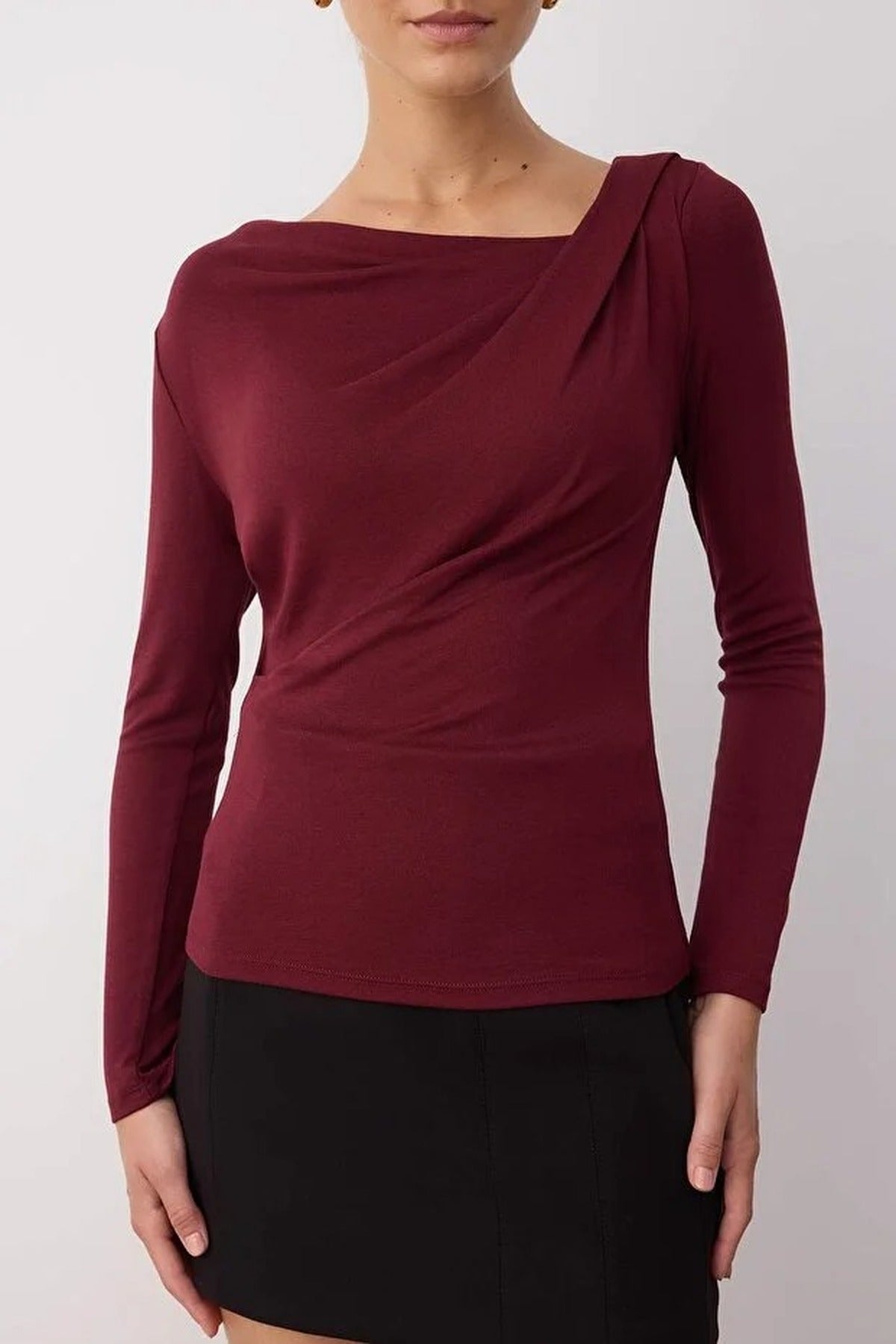 Asymmetrical Neckline Detail Flexible Knit Blouse