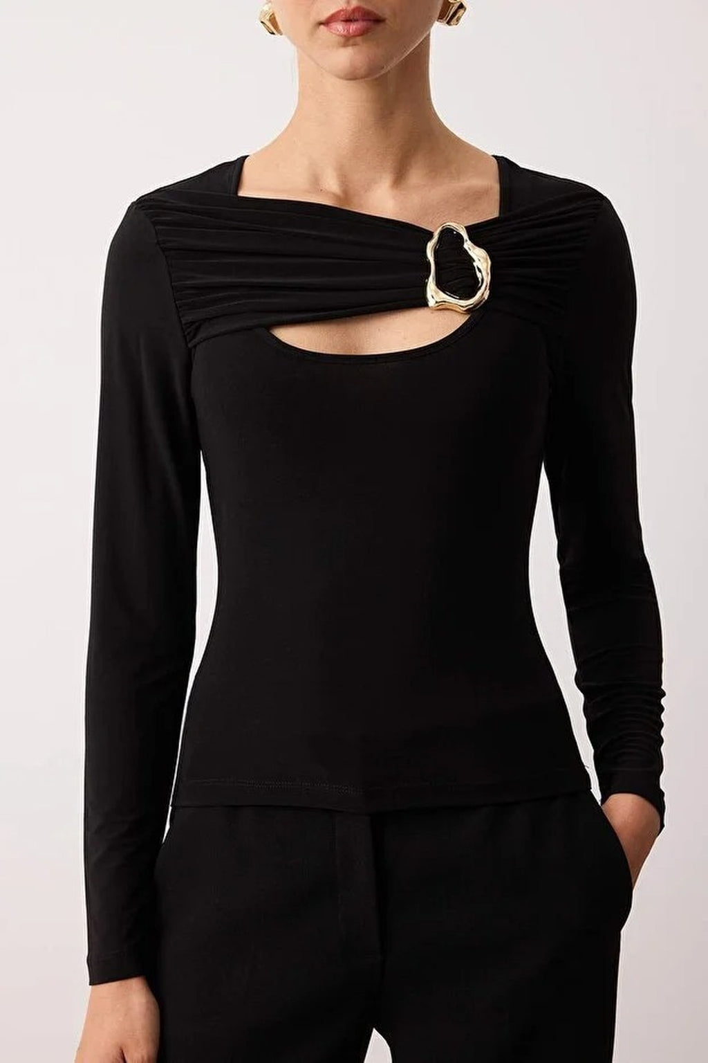 Fitted Knitted Blouse with Accessory and Cut-Out Details
