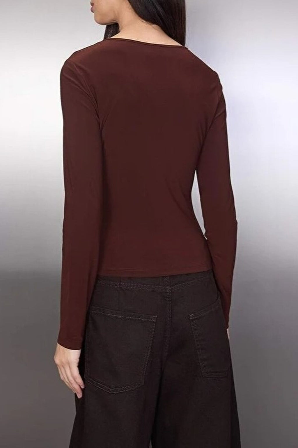 Fitted Knitted Blouse with Accessory and Cut-Out Details
