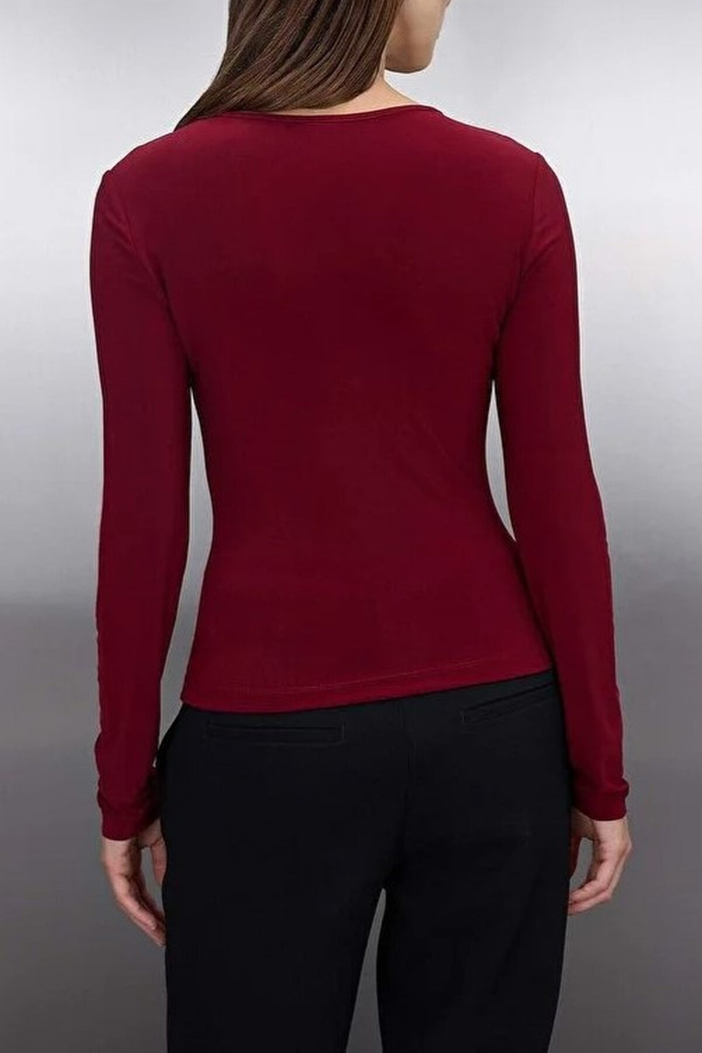Fitted Knitted Blouse with Accessory and Cut-Out Details