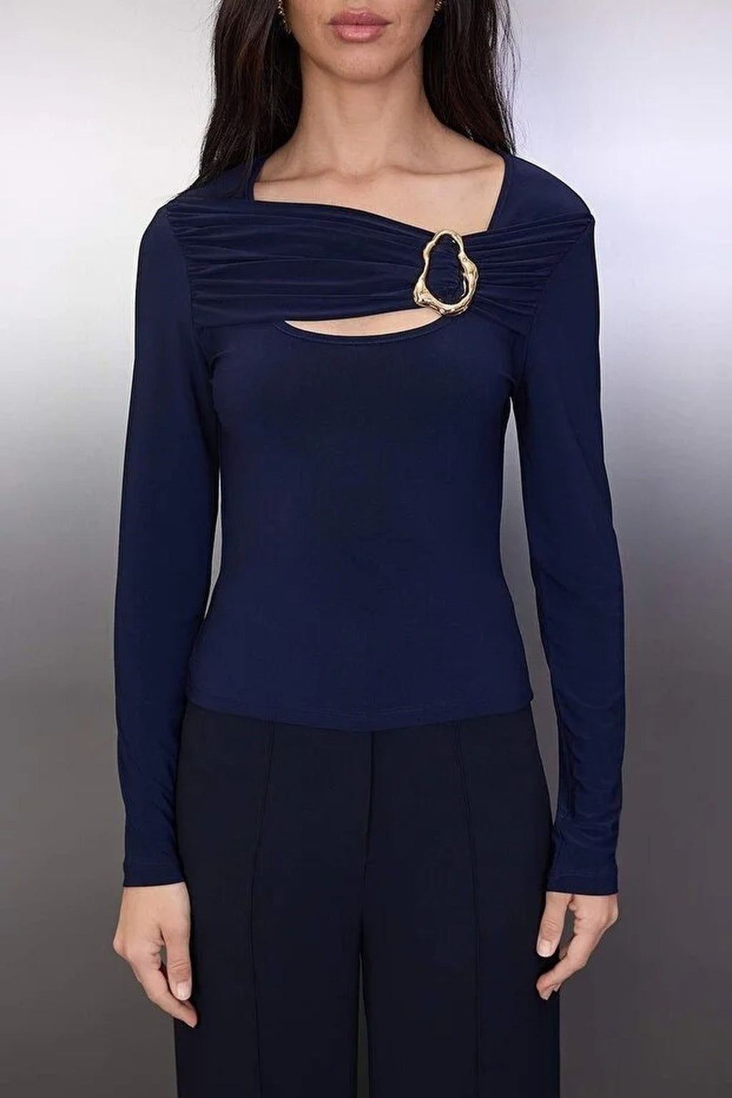 Fitted Knitted Blouse with Accessory and Cut-Out Details