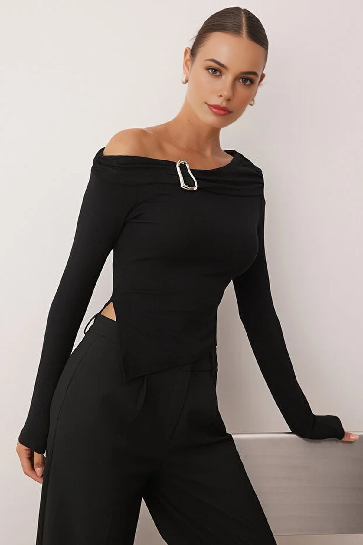 Asymmetrical Neckline Fitted Knitted Blouse with Accessory Details