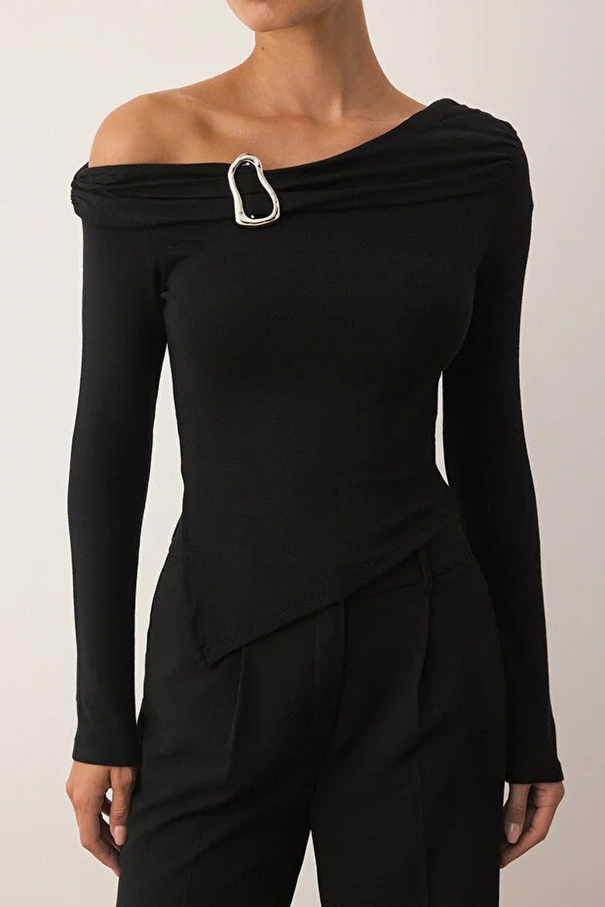 Asymmetrical Neckline Fitted Knitted Blouse with Accessory Details