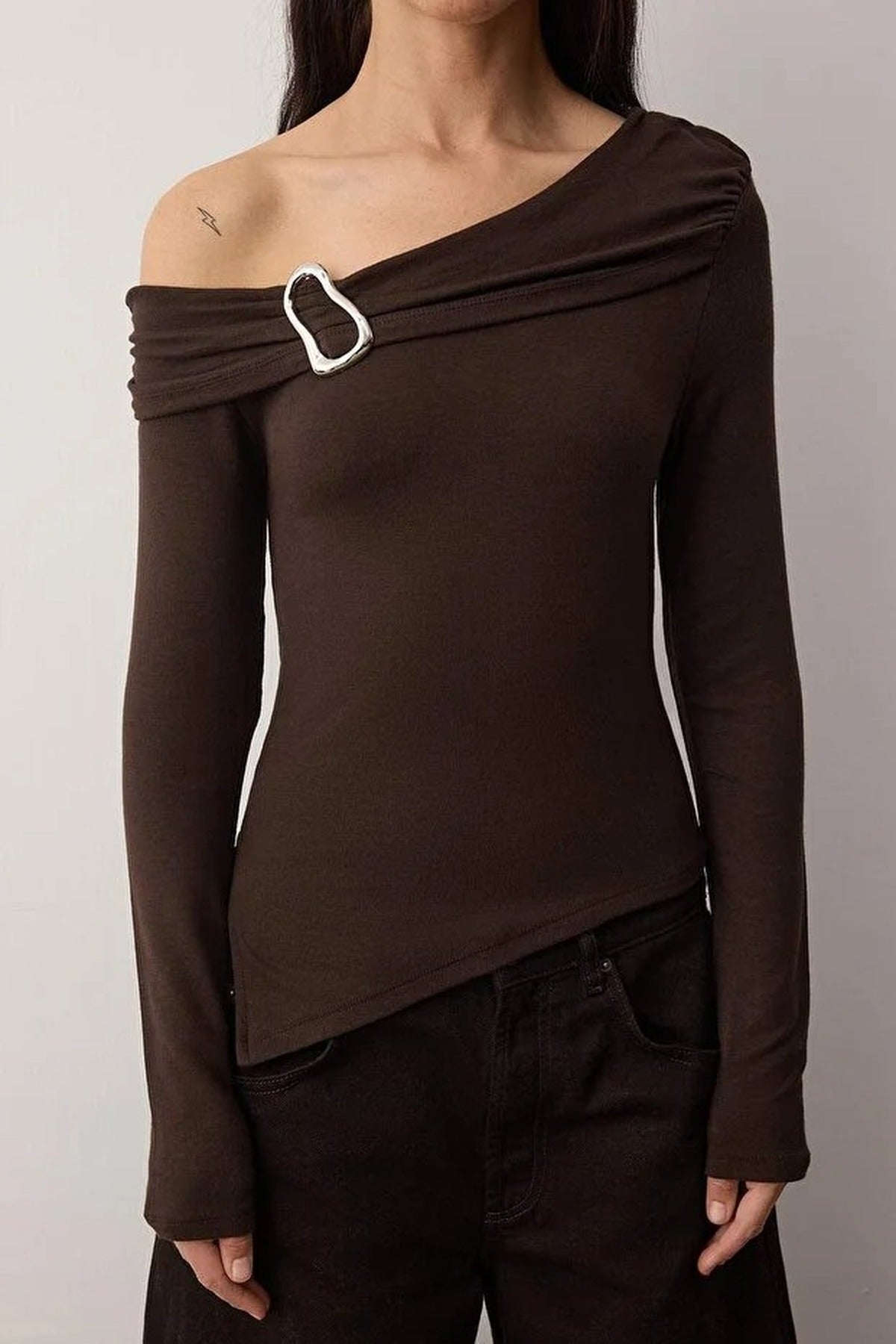 Asymmetrical Neckline Fitted Knitted Blouse with Accessory Details
