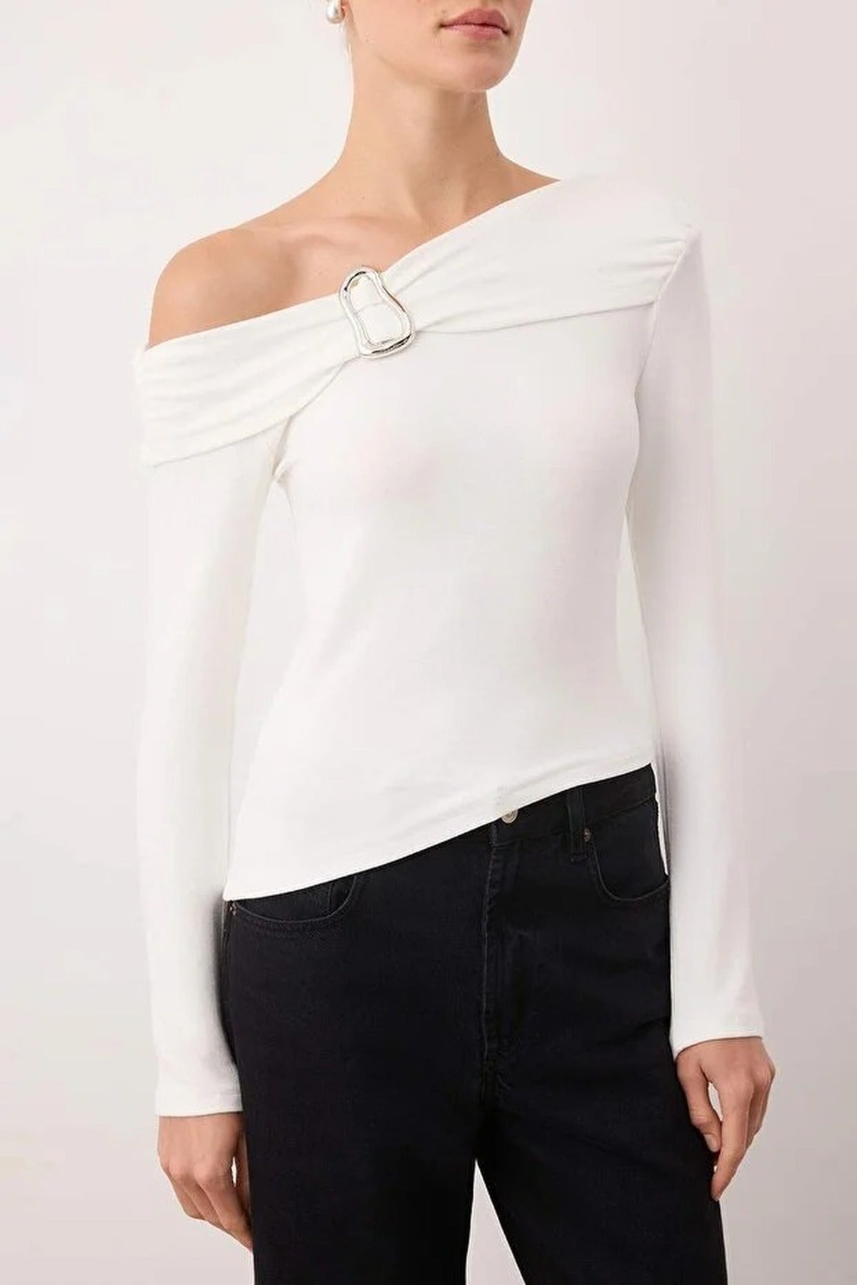 Asymmetrical Neckline Fitted Knitted Blouse with Accessory Details