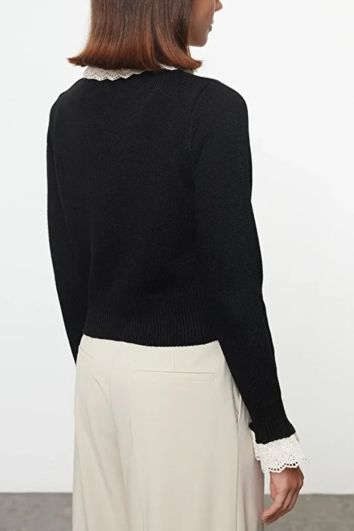 Lace Garnished Ribbon/Bow Detailed Knit Crop Cardigan