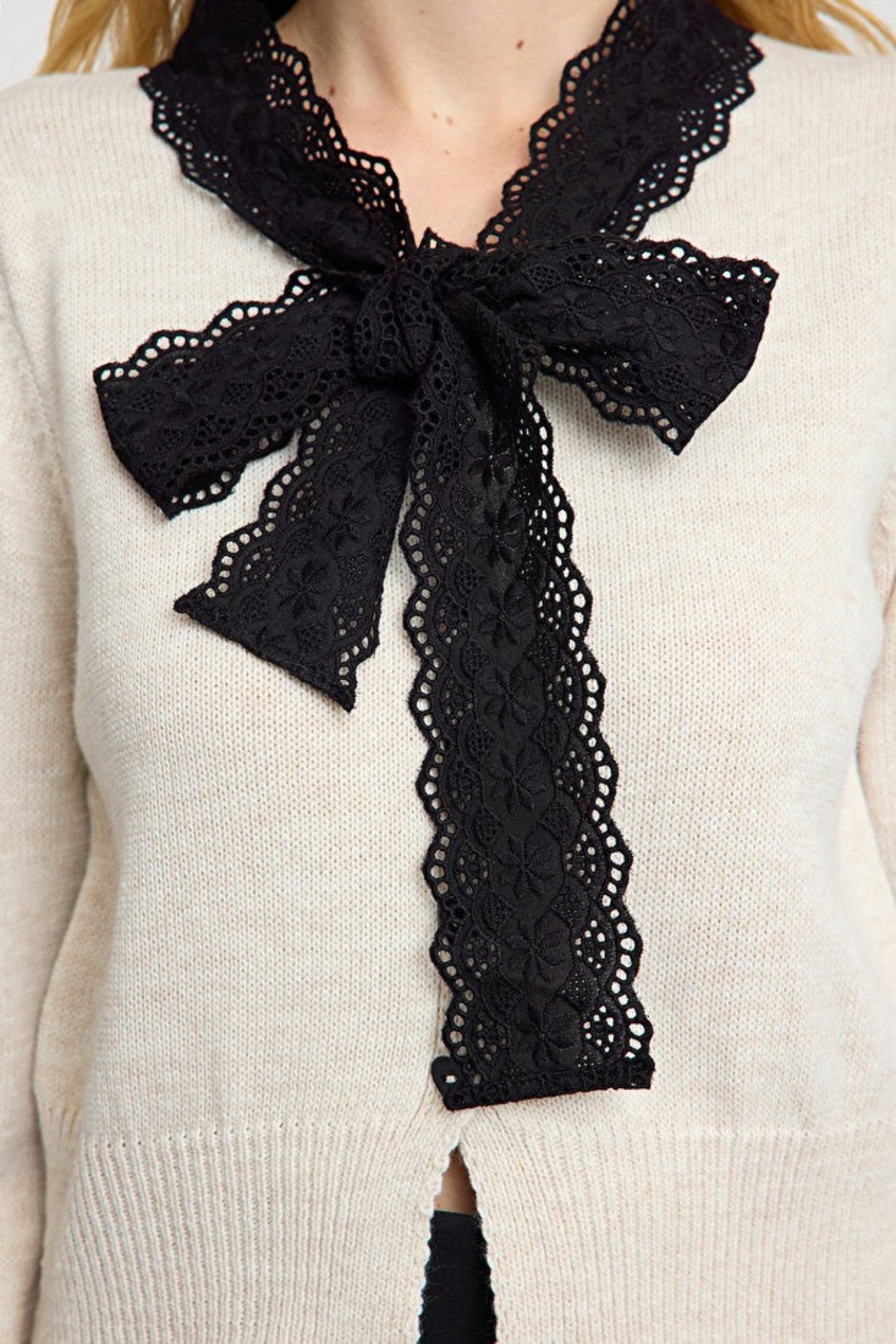 Lace Garnished Ribbon/Bow Detailed Knit Crop Cardigan