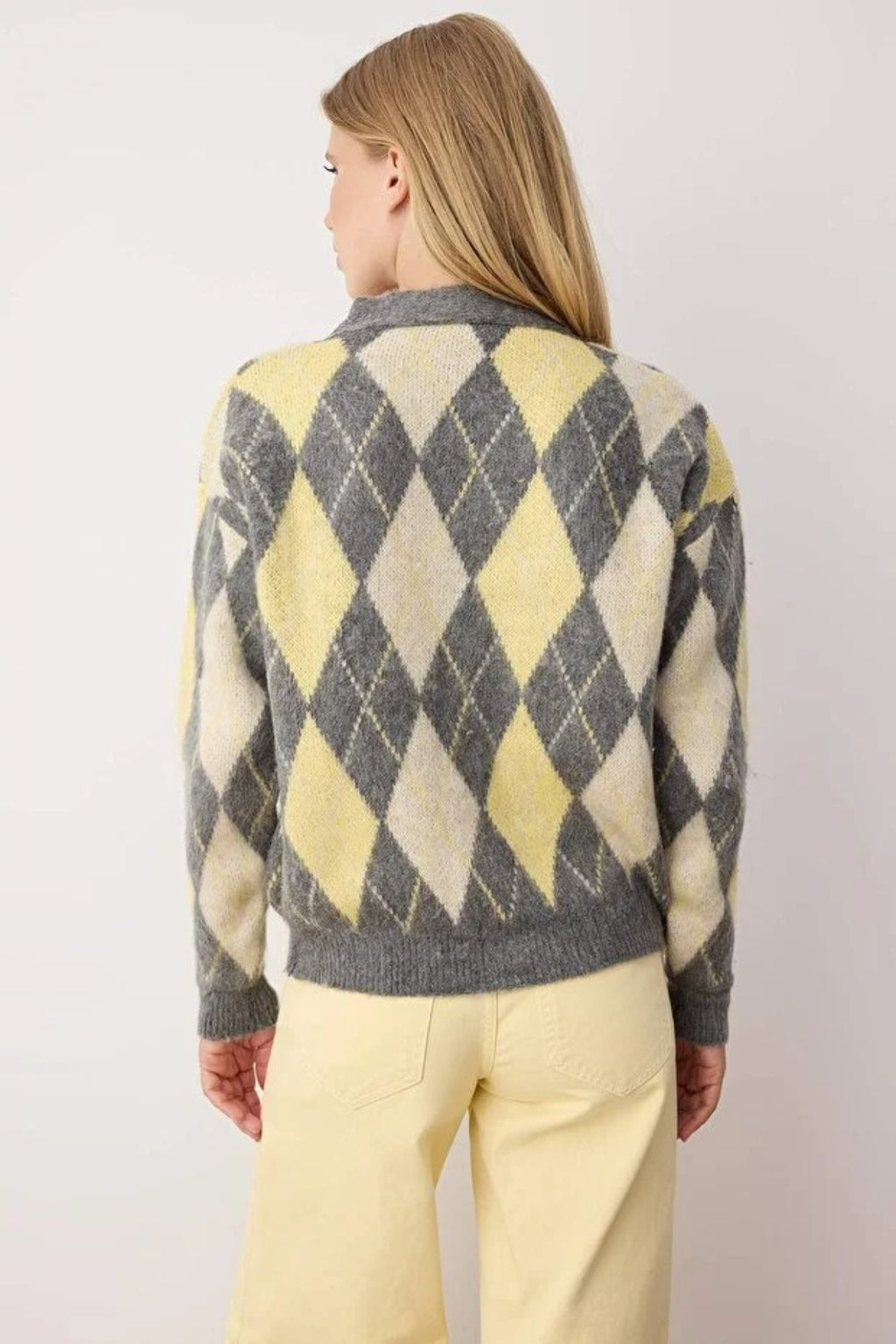 V-Neck Soft Texture Argyle Pattern Knit Cardigan