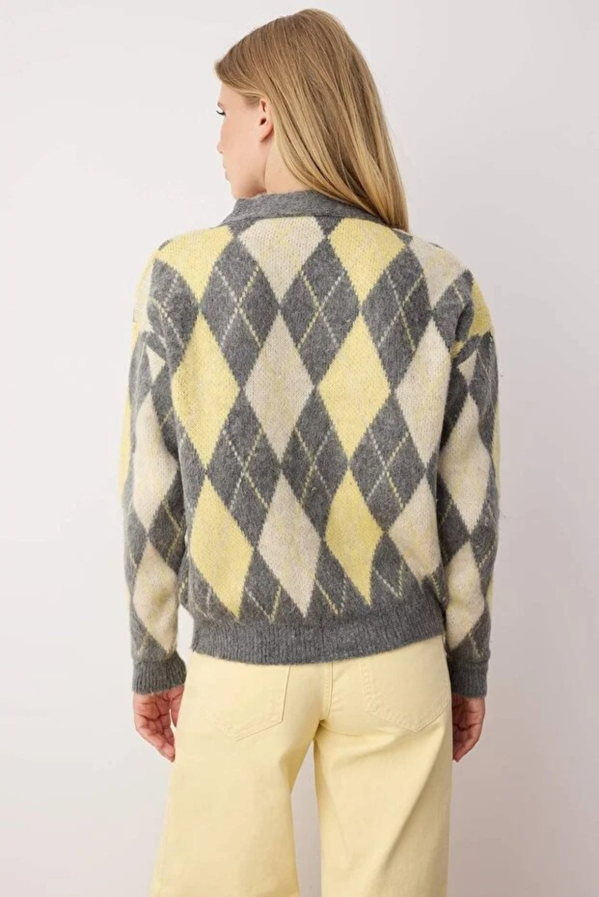 V-Neck Soft Texture Argyle Pattern Knit Cardigan