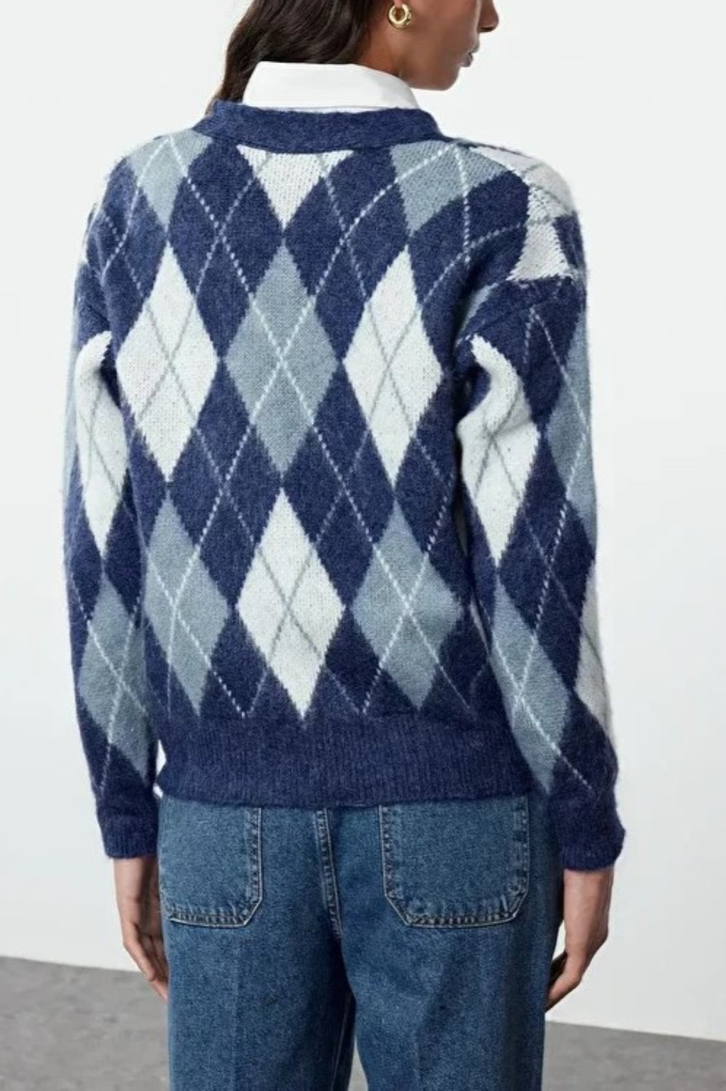 V-Neck Soft Texture Argyle Pattern Knit Cardigan