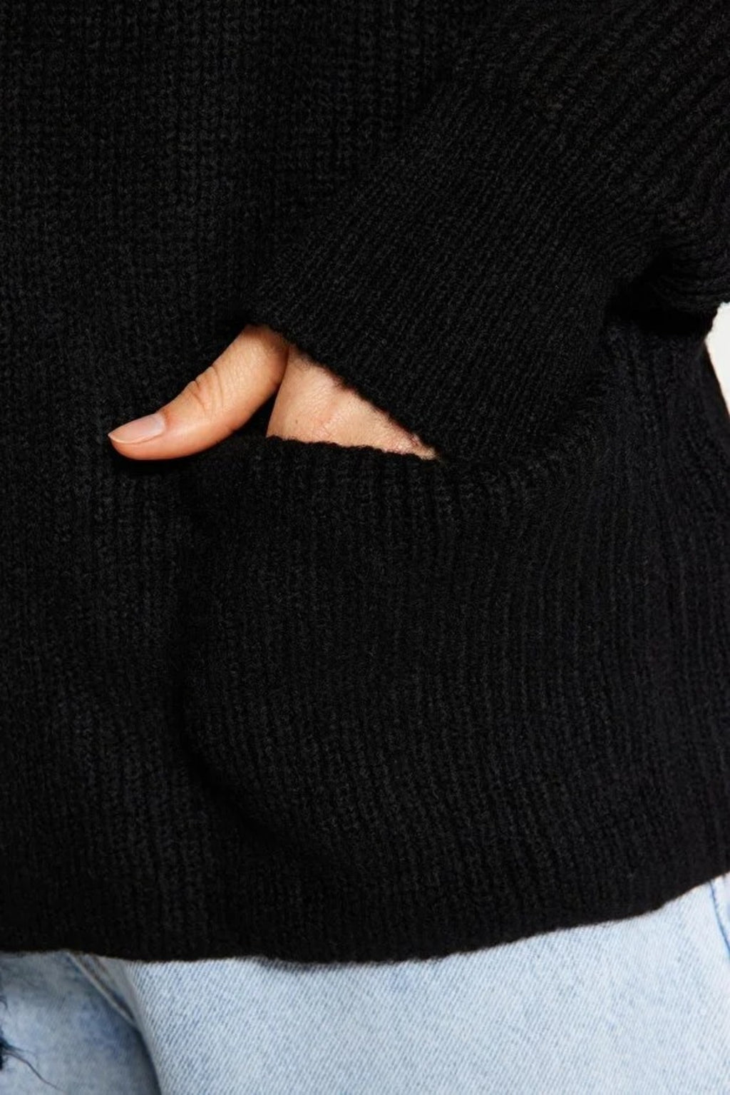 Soft Textured Pocket Detailed Knit Cardigan