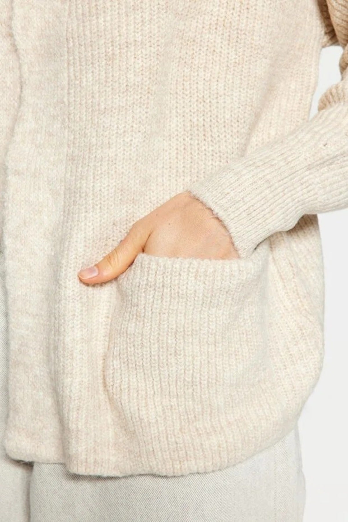 Soft Textured Pocket Detailed Knit Cardigan