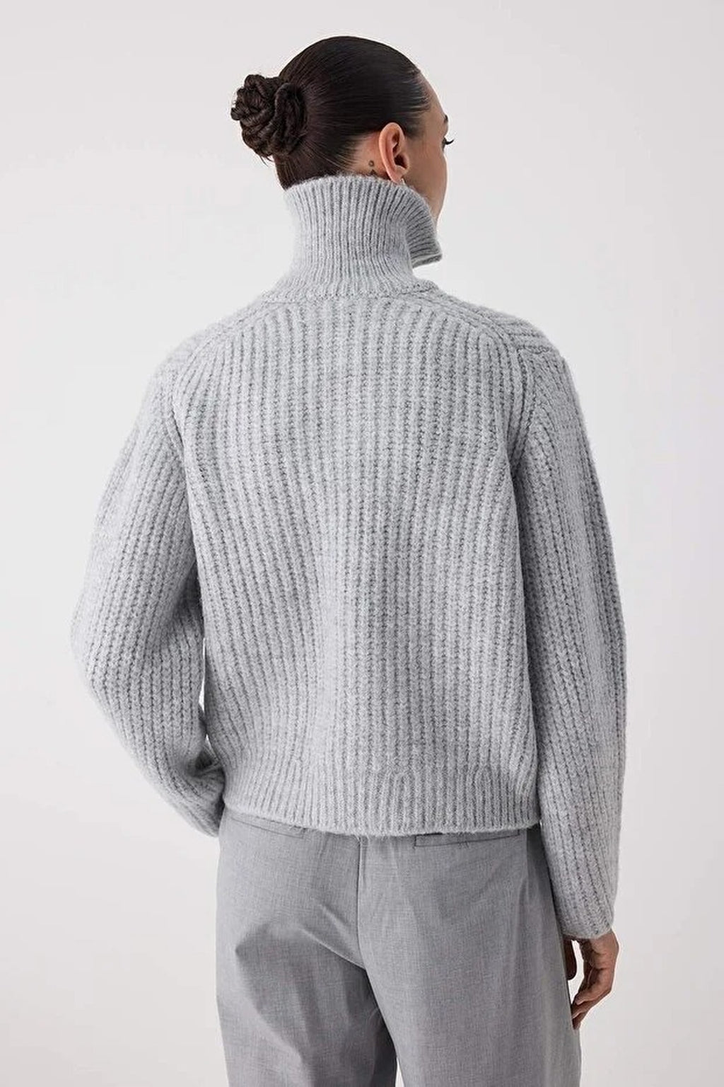 Soft-Textured Oversize Knit Cardigan with Zipper Detail