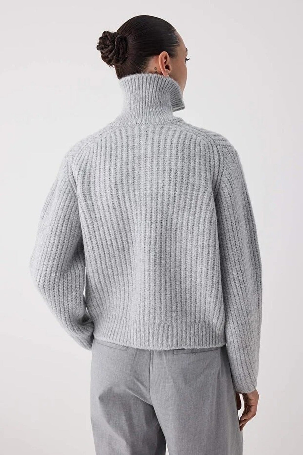 Soft-Textured Oversize Knit Cardigan with Zipper Detail